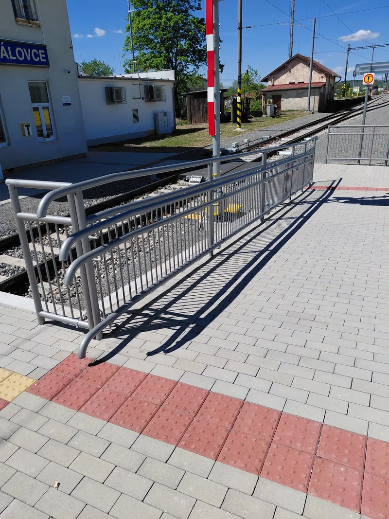 Trať – apríl 2026