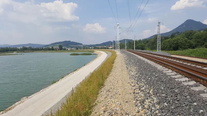 Železničná trať Púchov – Považská Teplá
